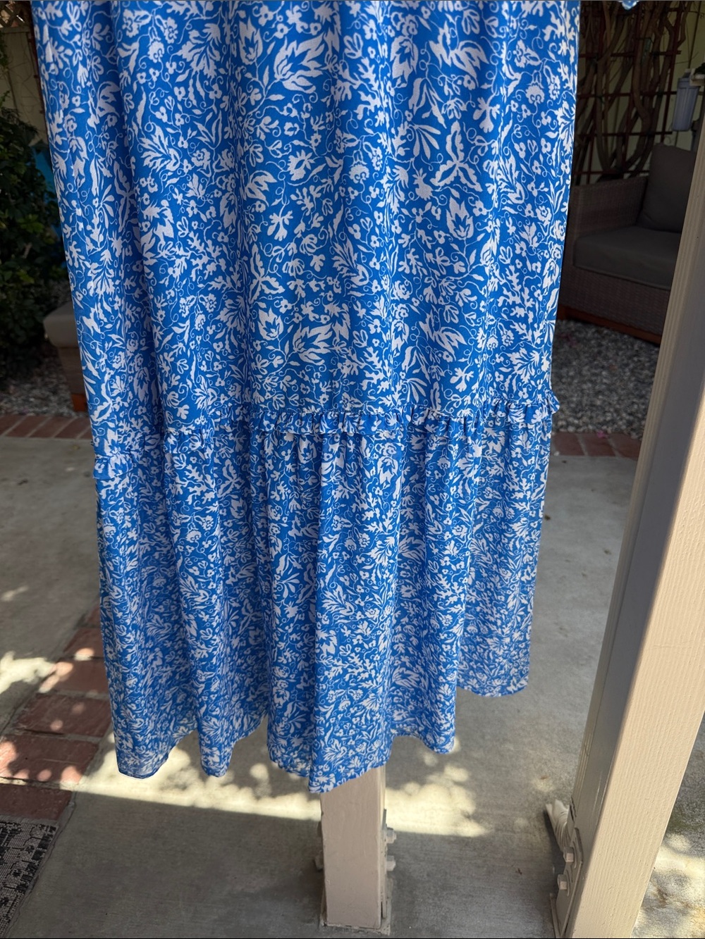 Avec Les Filles Blue and White Floral V-Neck Maxi Dress - Picture 3 of 4